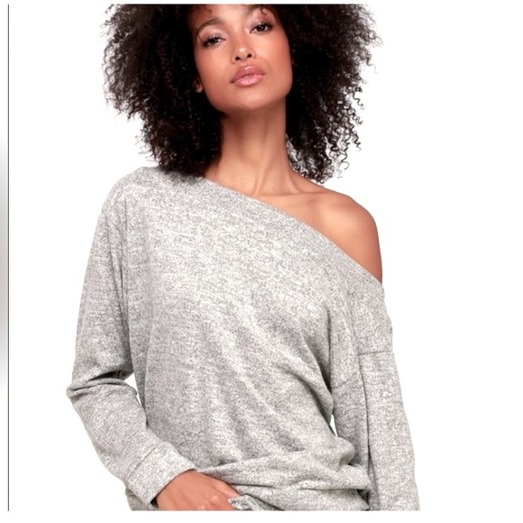 Lulus Tops - Lulus Cozy Days Heather Gray Asymmetrical Off the Shoulder Fleece Top size Small